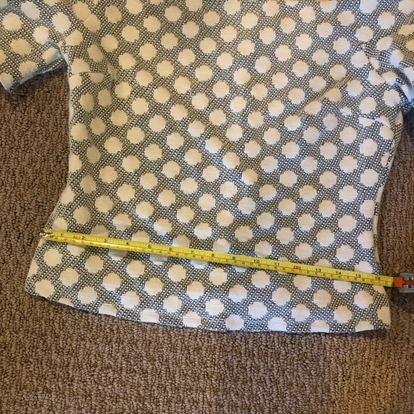 Anthropologie off the shoulder top in black and white. Size Medium - Picture 3 of 4